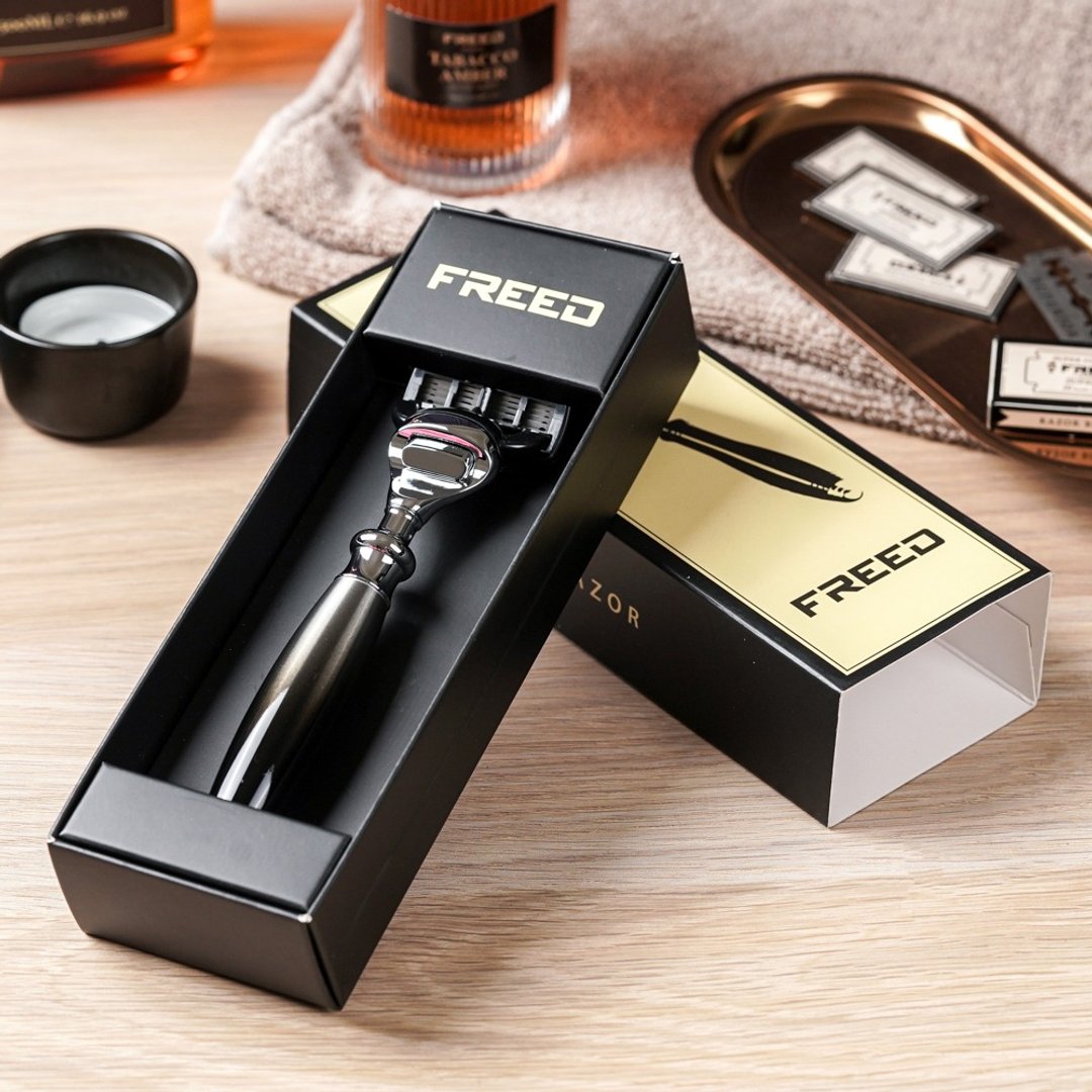 【FREED】一周年纪念款 - 五刀式刮胡刀 - 德斯 定制化刻字 - 男性清洁护肤品 - 其他金属 黑色