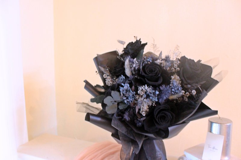 永生黑玫瑰花束 神秘黑 情人节花束 大花束 永生玫瑰 - 摆饰 - 植物．花 黑色