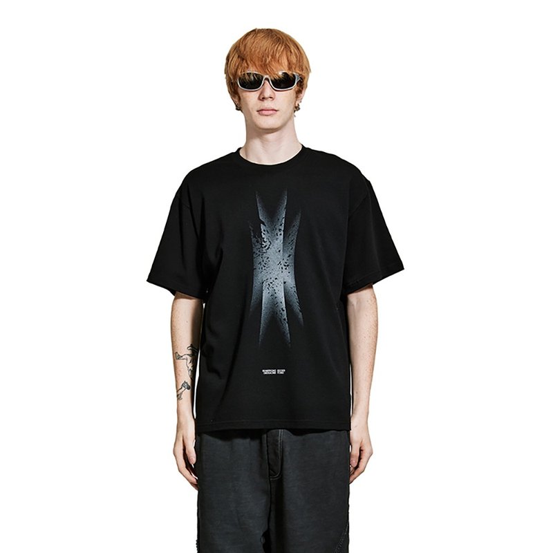 MOKACME 24SS 原创设计石壁拓印几何LOGO印花宽松短袖 - 男装上衣/T 恤 - 棉．麻 黑色
