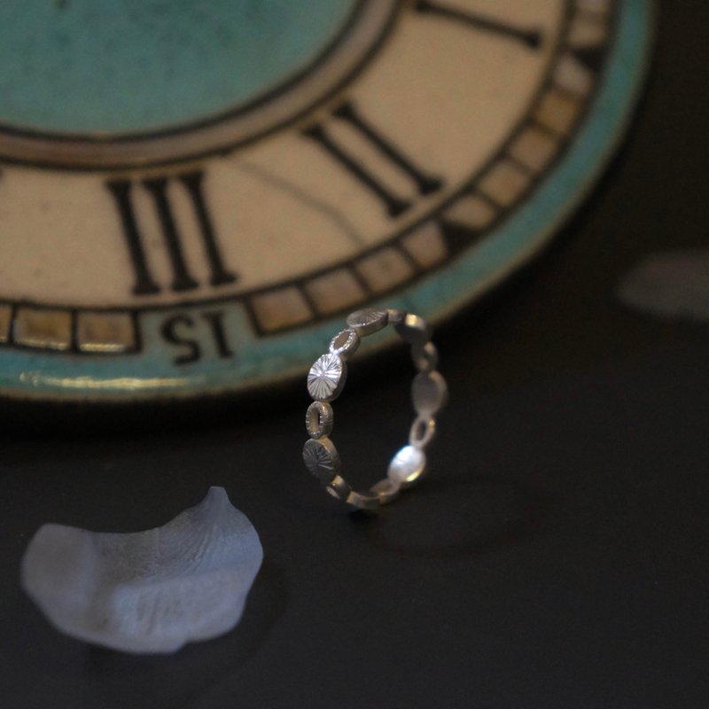 扁圆雕金戒指 925银 - 戒指 - 纯银 