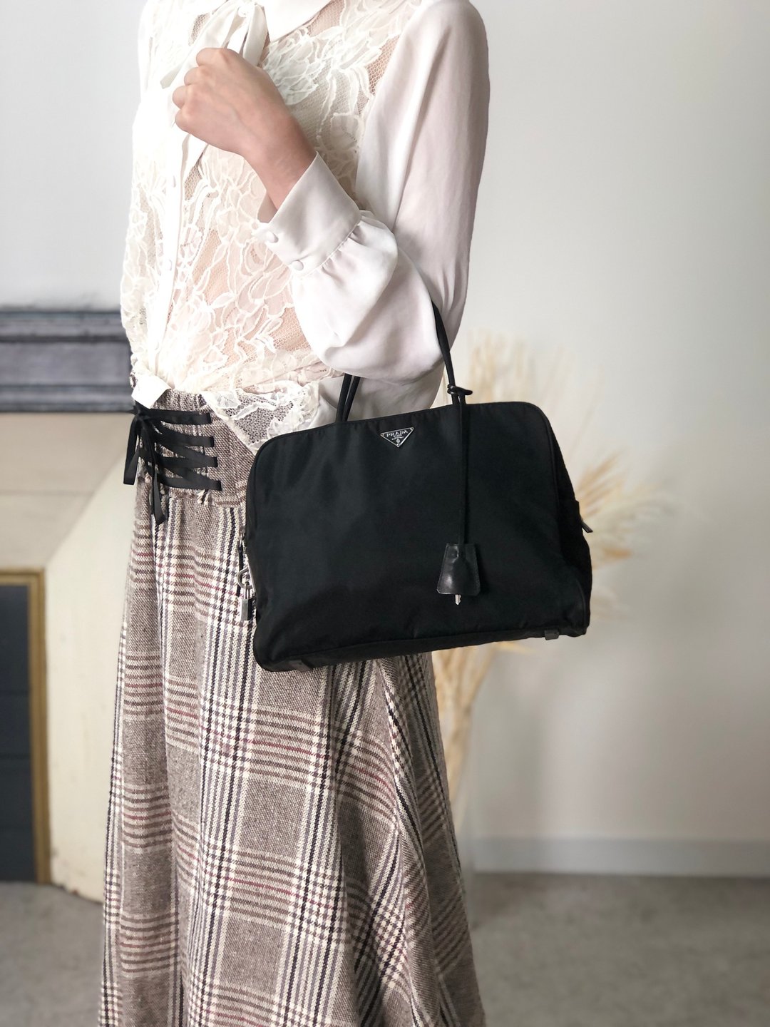 【 日本直送 名牌中古包 】PRADA 普拉达 托特包 黑色 三角标志 尼龙 锁头 vintage 古董 b8nscy - 手提包/手提袋 - 尼龙 黑色