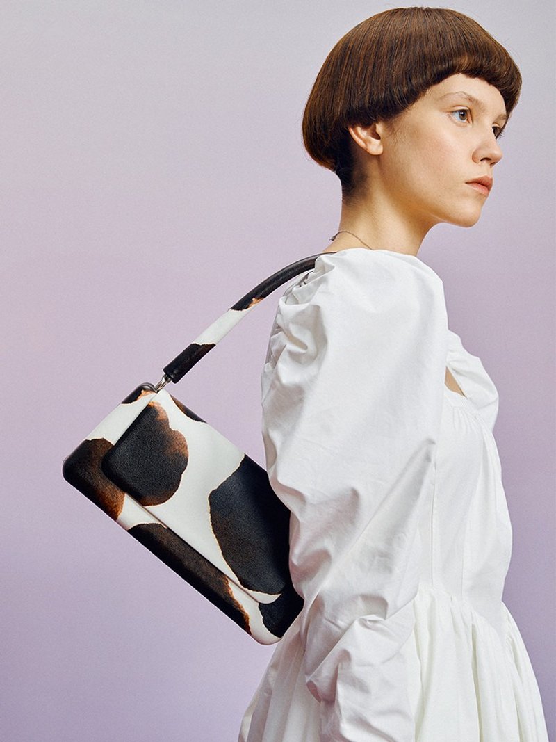 奶牛花陶 复古TOTO 大牌感简约造型长条包 肩背手提 可装手机 - 侧背包/斜挎包 - 真皮 白色