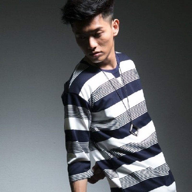 条纹圆领上衣(蓝白) #8546 - 男装上衣/T 恤 - 棉．麻 蓝色