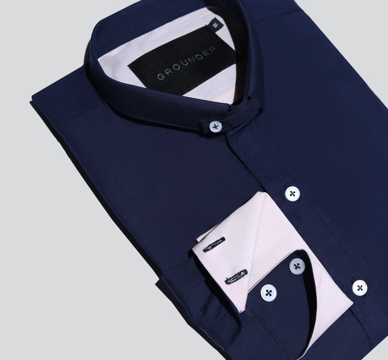 Navy small point collar with two button cotton shirt - 男装衬衫 - 棉．麻 蓝色