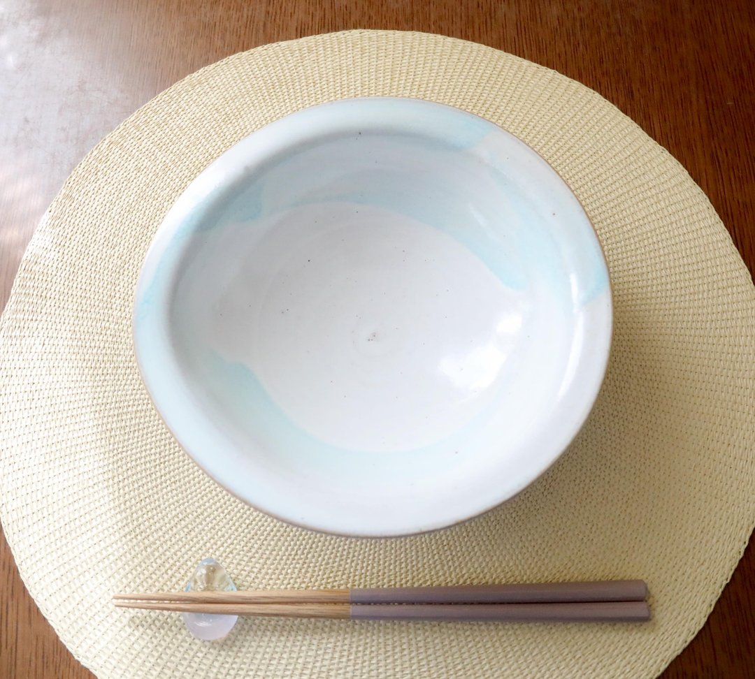 白釉浅蓝色拉丝水滴碗 - 碗 - 陶 白色