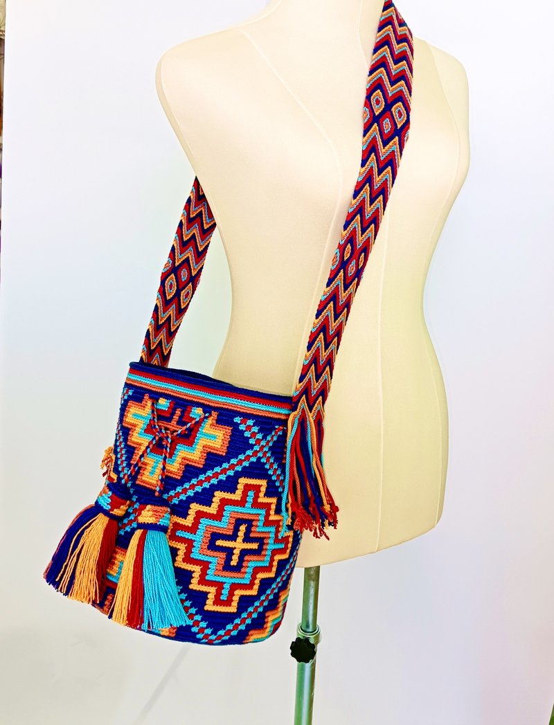 กระเป๋าวายู 5 สี SizeM - 侧背包/斜挎包 - 棉．麻 