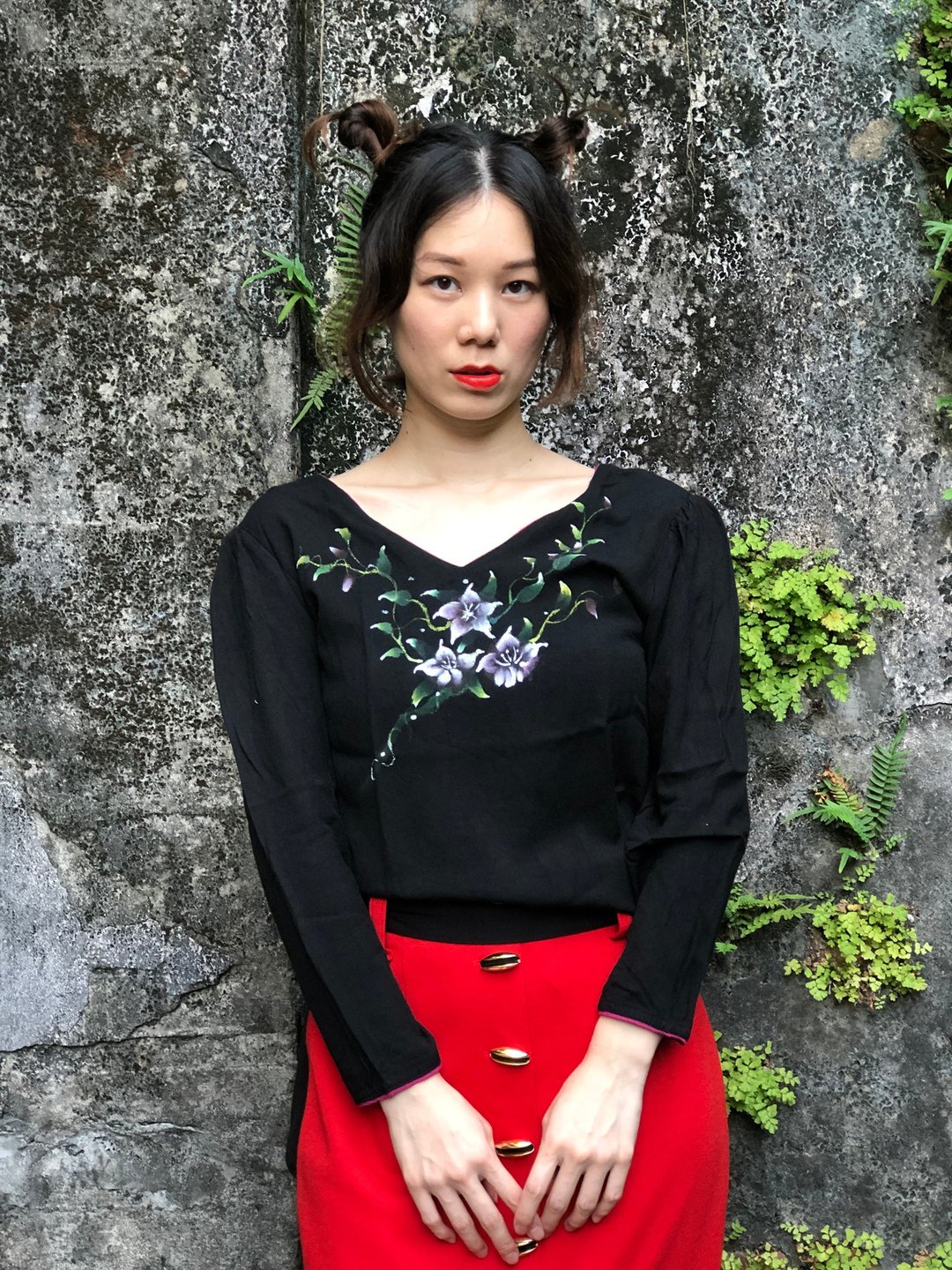手绘花卉黑上衣 - 女装上衣 - 其他材质 黑色