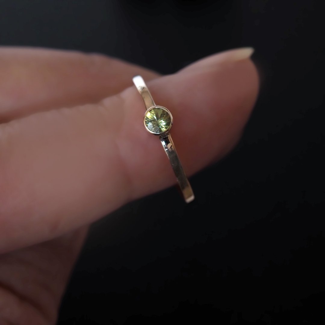K10 翠绿石 13号 (美国尺寸 7) - 戒指 - 贵金属 金色