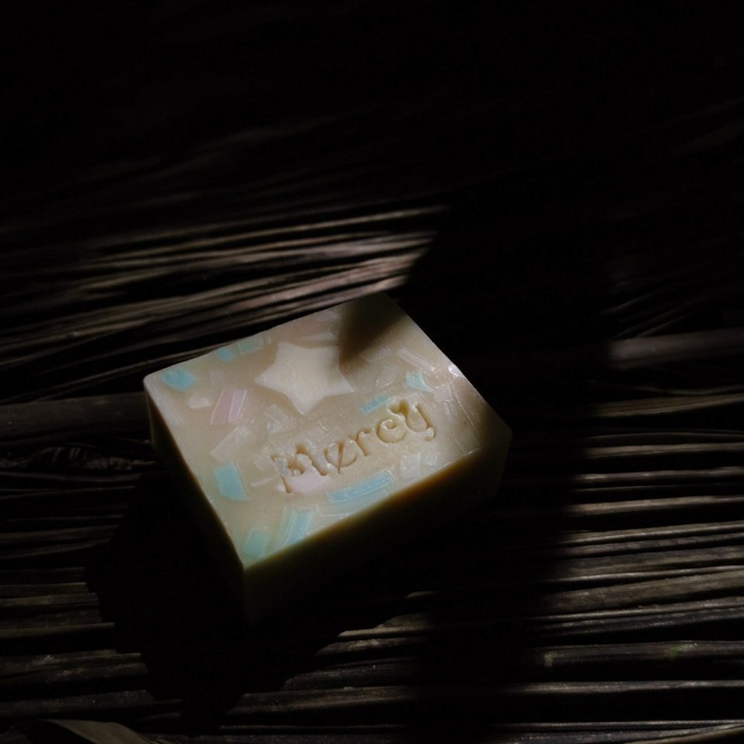 甜蜜蜜蜂蜜月桂精油手工皂 - 肥皂/手工皂 - 其他材质 