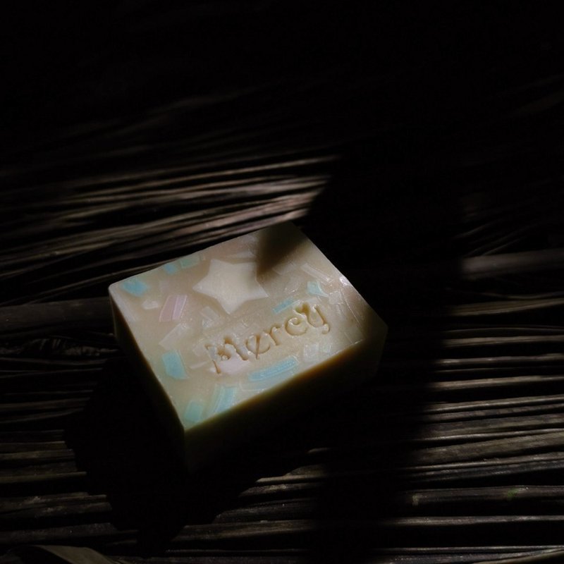 甜蜜蜜蜂蜜月桂精油手工皂 - 肥皂/手工皂 - 其他材质 