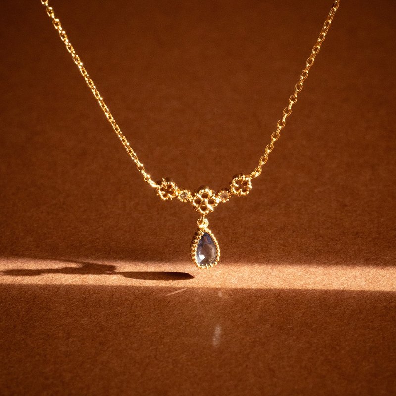 女爵 | 堇青石 白水晶 S925纯银 | 古典花镶项链 - 项链 - 水晶 紫色