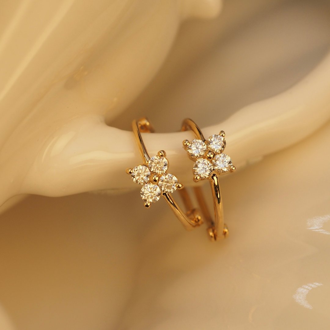 18K金钻石蝴蝶耳环 18K Gold Diamond Butterfly Hoop Earrings - 耳环/耳夹 - 贵金属 