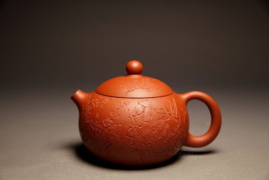 【岁寒三友松竹梅】传统手工制壶 柯沁钰 陶刻 石红朱泥 150cc - 茶具/茶杯 - 陶 红色