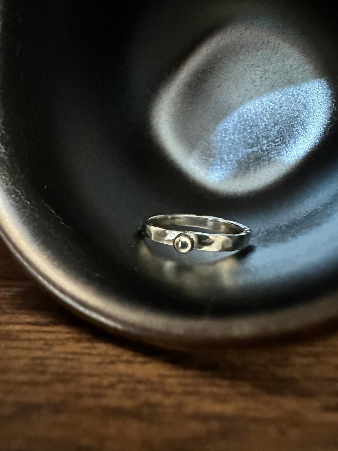 手作银饰—银球手工锻敲925纯银戒指 银球 手工锻敲 纯银戒指 - 戒指 - 纯银 银色
