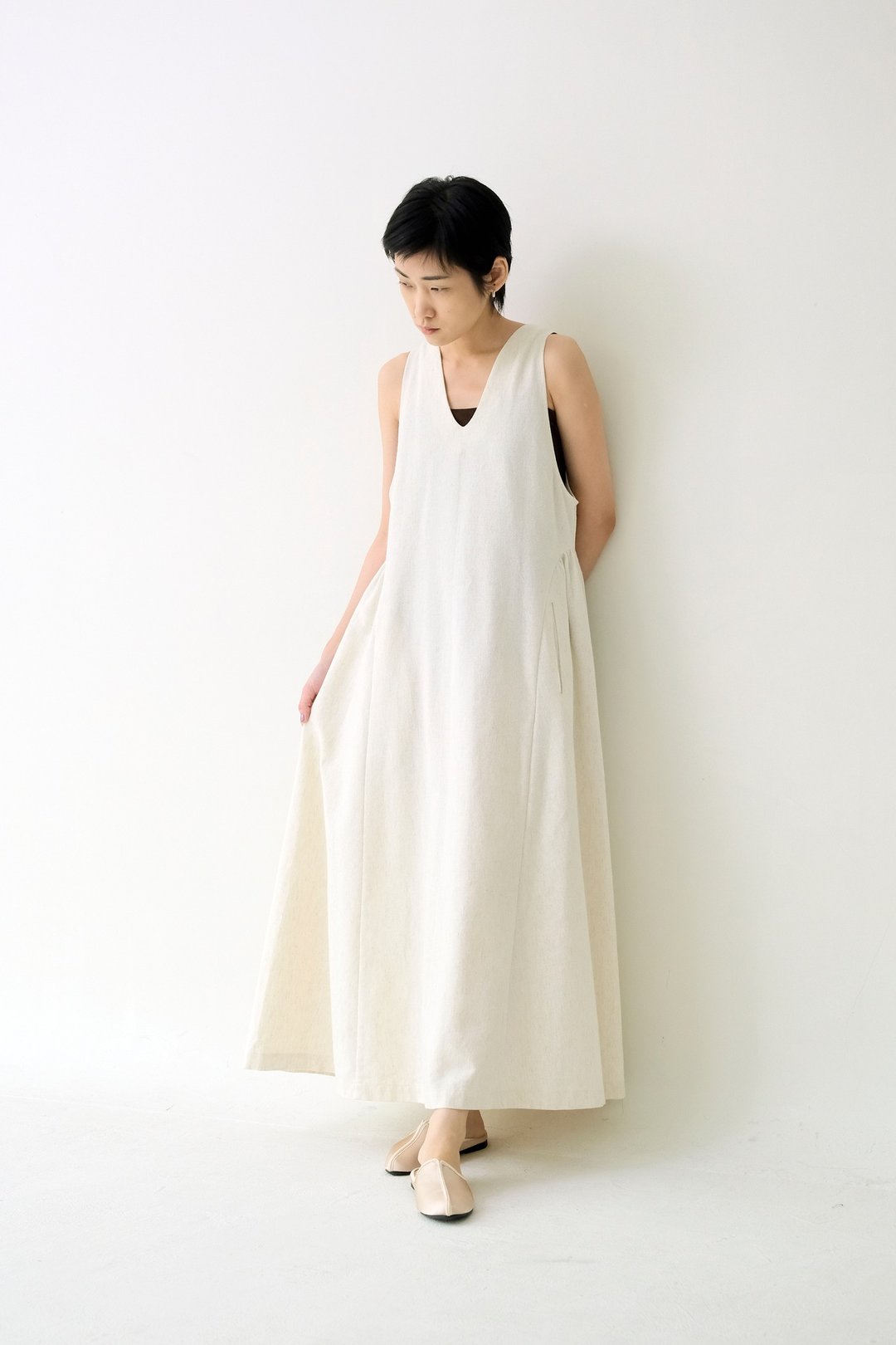 川 衣 WEAR BEING  中亚削肩长洋装  米白棉 - 洋装/连衣裙 - 棉 白色