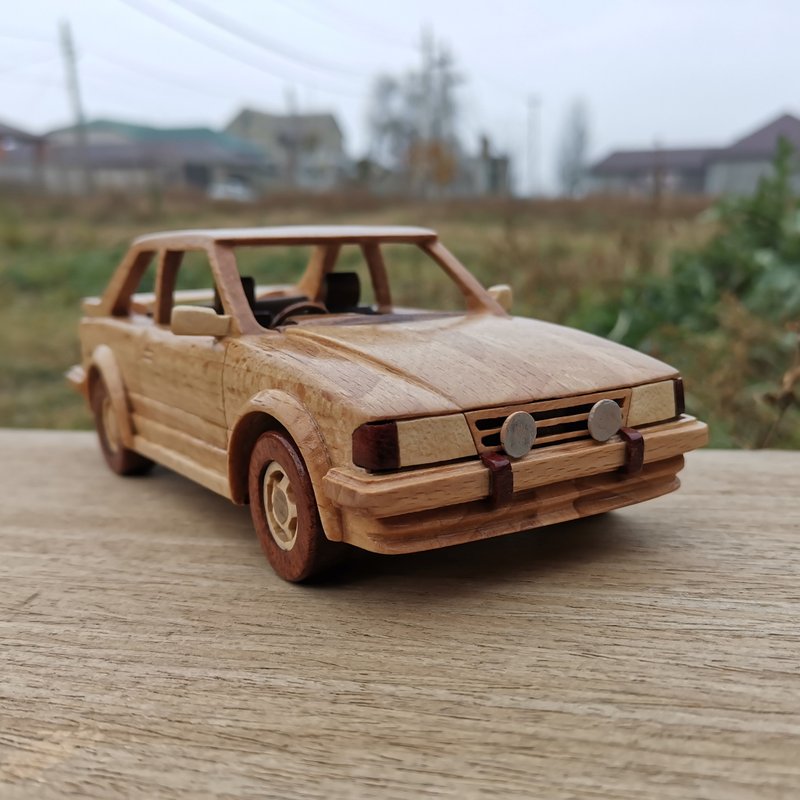 Custom made toy car model Ford Escort RS Turbo - 摆饰 - 木头 