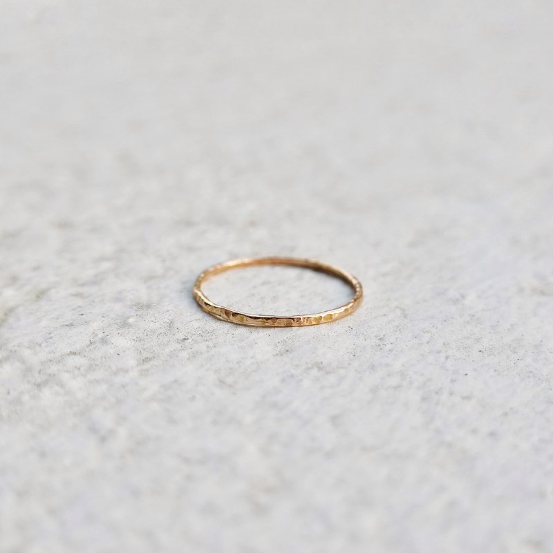 K14 Hammered | 14K纯金锻敲细致线戒 - 戒指 - 贵金属 金色