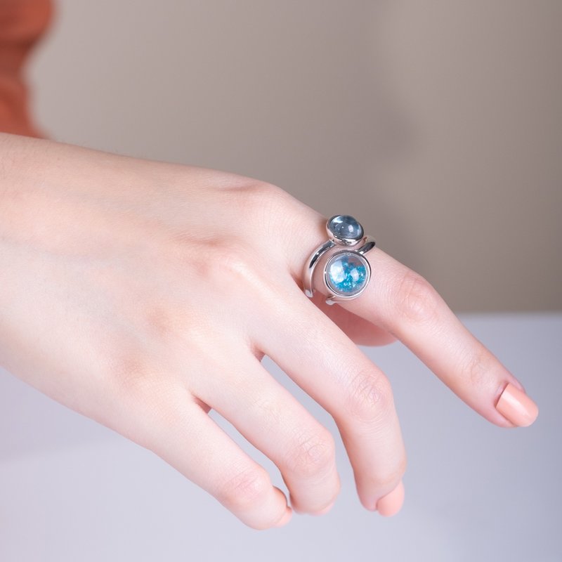 Mirari Curl Ring with Blue Apatite in White Topaz and Sky Blue Topaz - 戒指 - 半宝石 银色