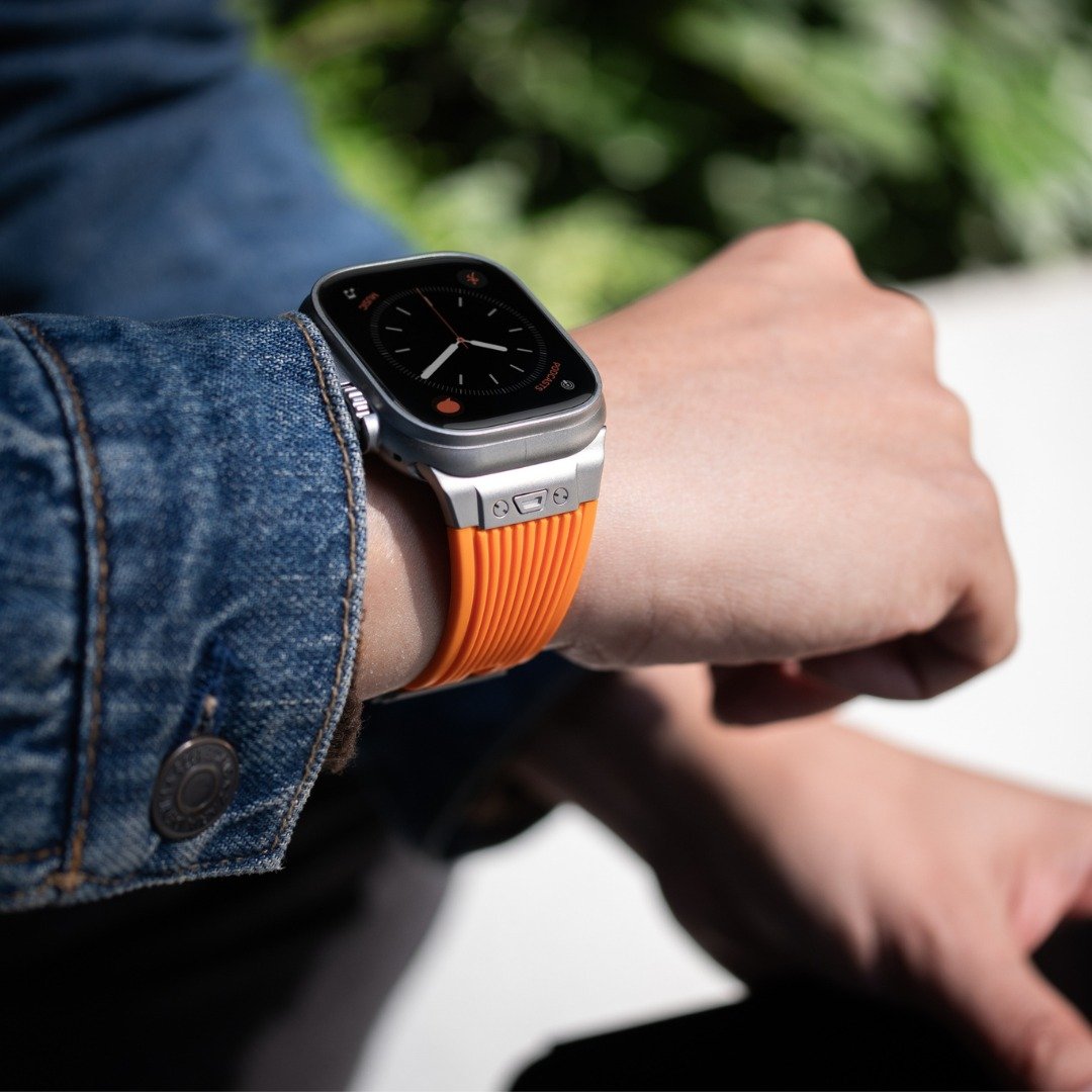 ESSENTIALS | 尚品液态硅胶表带 for Apple Watch 49/45/44/42mm - 表带 - 橡胶 橘色