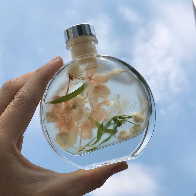 | 定制化礼物 | - 浮游花扩香瓶 - 夜灯 扩香瓶 香氛 情人节礼盒 - 干燥花/捧花 - 植物．花 橘色