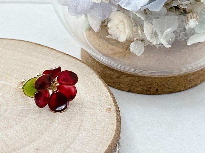山茶花开-戒指 / 手作水晶花饰品 - 戒指 - 树脂 