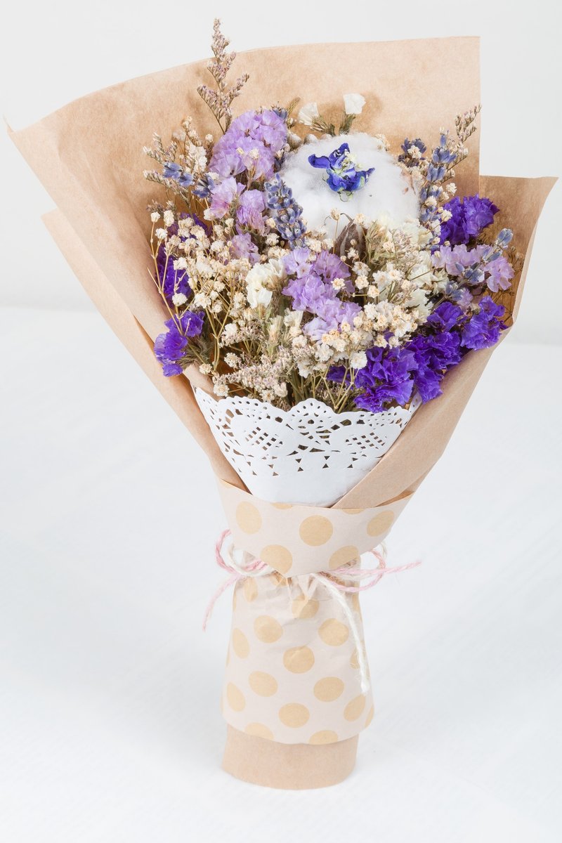 Kinki手作 燕尾蝶 紫白色夏日干燥毕业花束 典雅浪漫风格 闺蜜祝福花束 情人告白花束 离职送别花束 - 植栽/盆栽 - 植物．花 紫色