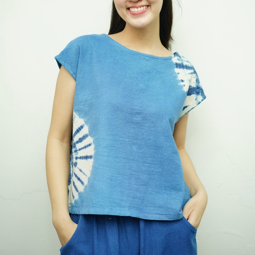 Boat Neck Spider Web Pattern Indigo Tie Dye Blouse - 女装上衣 - 棉 蓝色