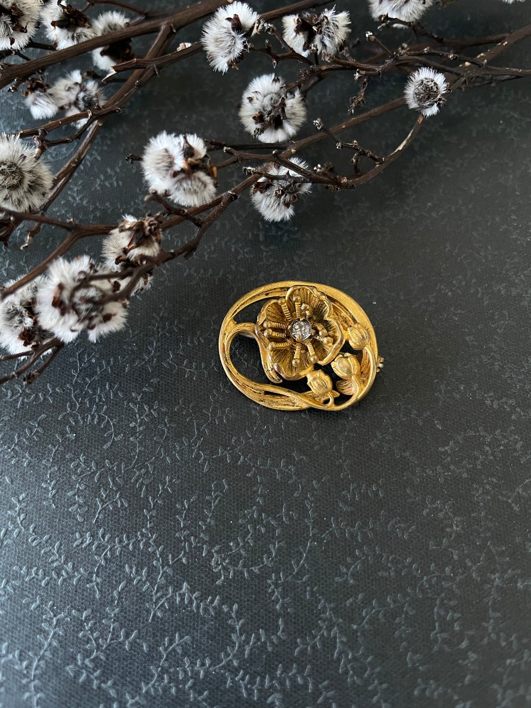 老又好古董珠宝 金色蕾丝花形莱茵石维多利亚别针胸针 B873 - 胸针 - 其他金属 金色