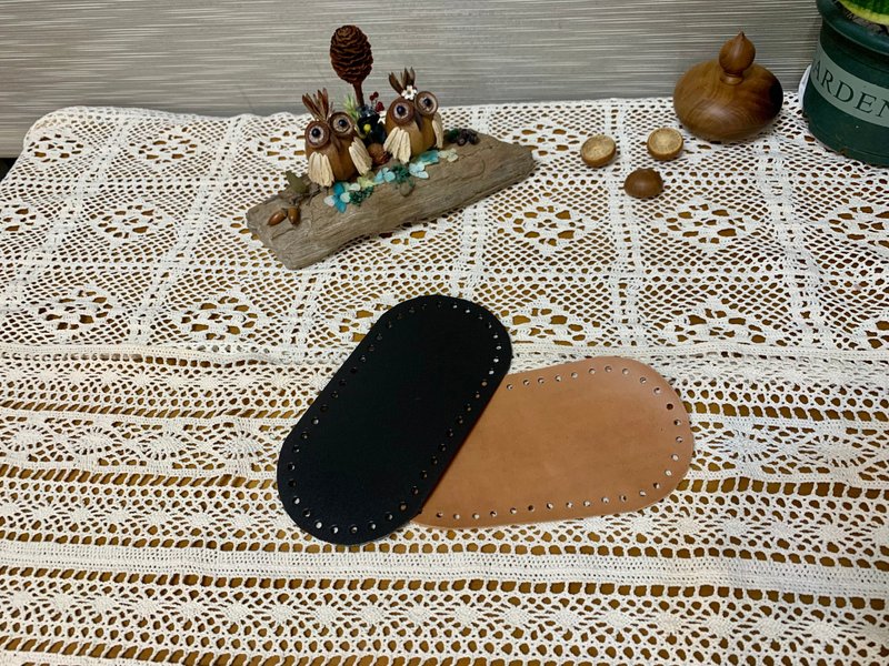 手工DIY带孔真皮革包底+塑胶板。中咖c款=椭圆底42孔。20*10厘米 - 皮件 - 真皮 