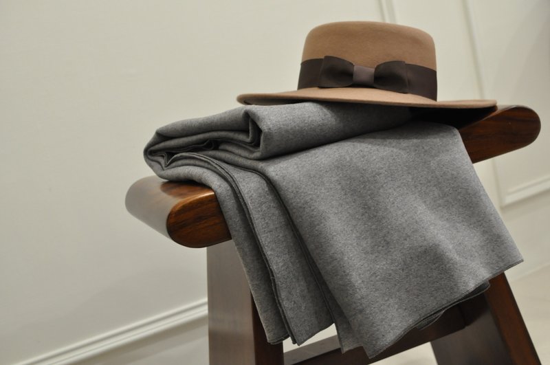 Flat 135 X 台湾设计师 90% wool 专属定制化 绣字服务 毛毯 新居 - 被子/毛毯 - 羊毛 灰色