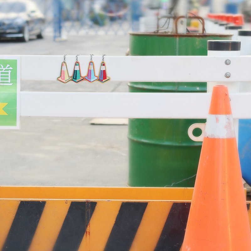 【 山人成型-警示系列 】交通锥吊饰、三角锥钥匙圈、安全标示 (S - 吊饰 - 绣线 