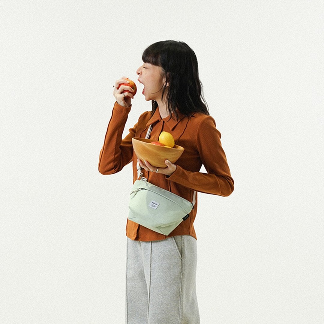 LUNA 简约时尚日常必需品简约轻巧斜背包 (薄荷绿) - 侧背包/斜挎包 - 环保材料 绿色