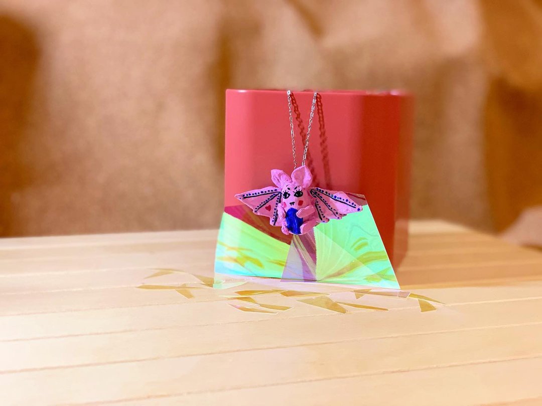 意大利设计师联名系列-意大利纸浆艺术蝙蝠颈链 - 项链 - 纸 粉红色