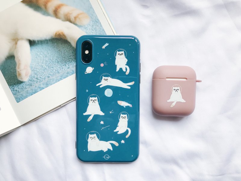 厌世猫星人颓废组合包 手机殻及AIRPODS保护套 附送厌世明信片 - 数码小物 - 塑料 多色