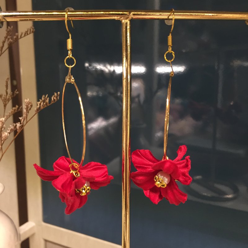 大红珍珠布花耳环 - 耳环/耳夹 - 其他人造纤维 红色