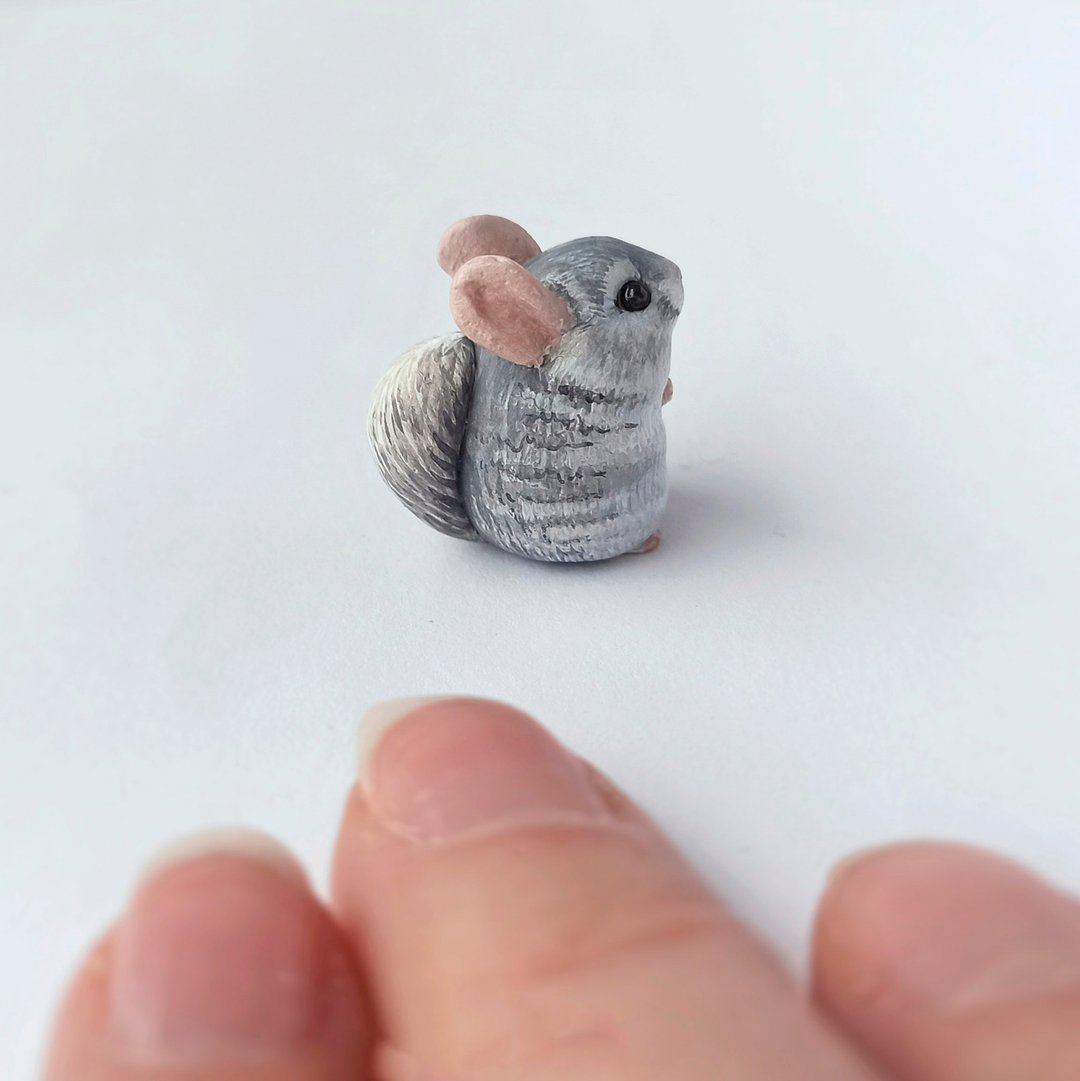 毛絲鼠 南美栗鼠 可愛 生日禮物 寵物 寵物紀念 Grey velvet chinchilla figure decor ortament - 订制抱枕/饰品 - 塑料 银色