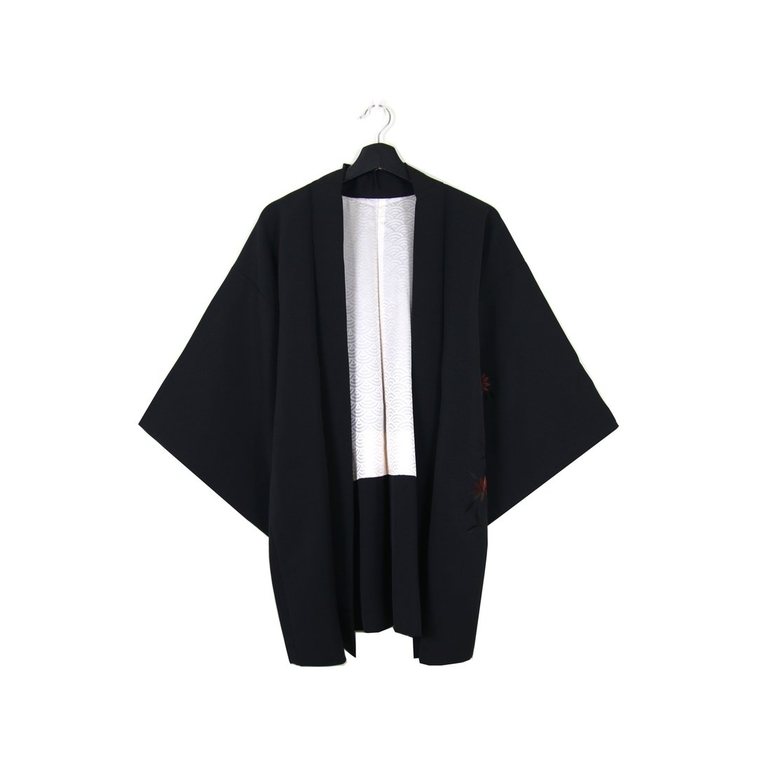 Back to Green::日本带回和服 羽织 刺绣渐层血红花 vintage kimono (KI-32) - 女装休闲/机能外套 - 丝．绢 黑色