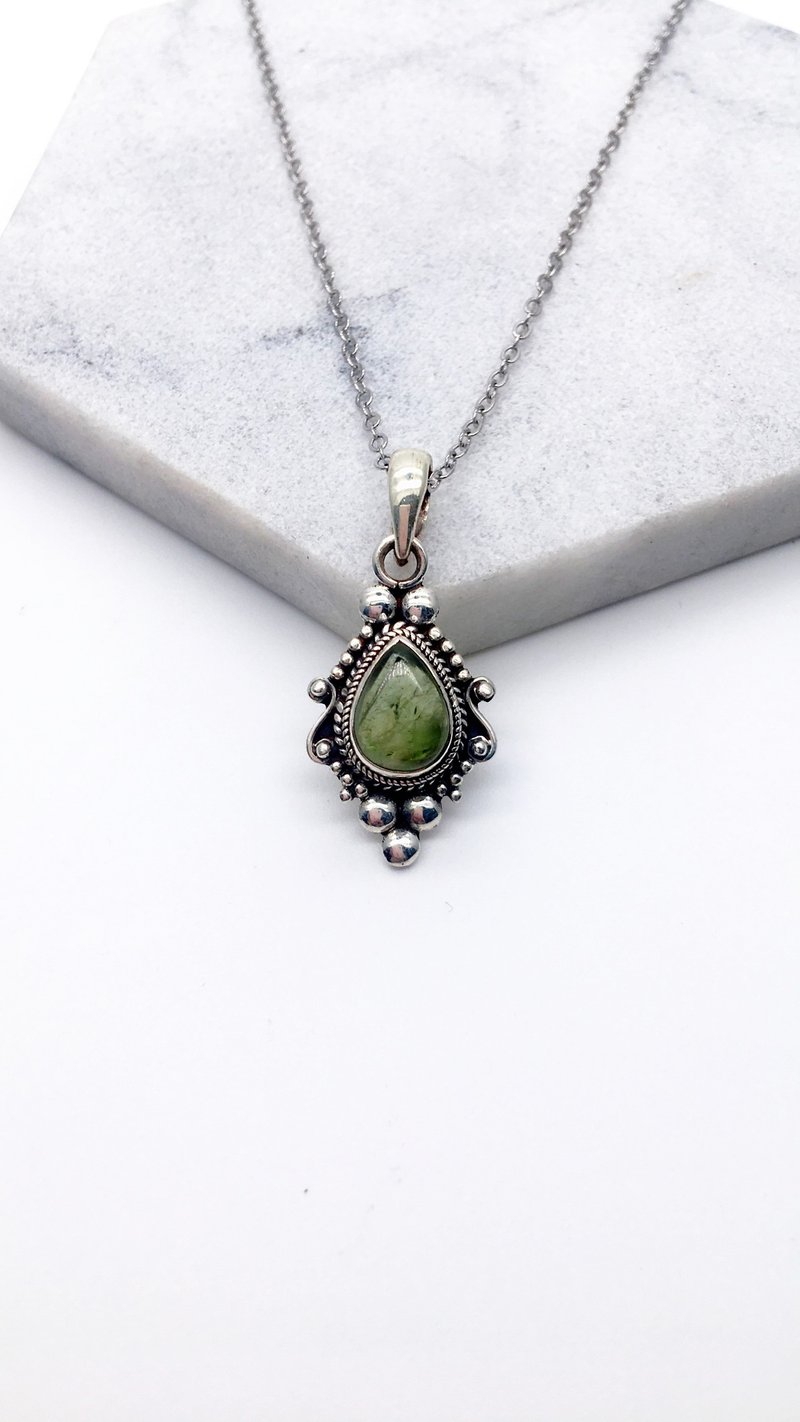 蛋面橄榄石925纯银巴洛克风格项链 尼泊尔手工镶嵌制作 - 项链 - 宝石 绿色