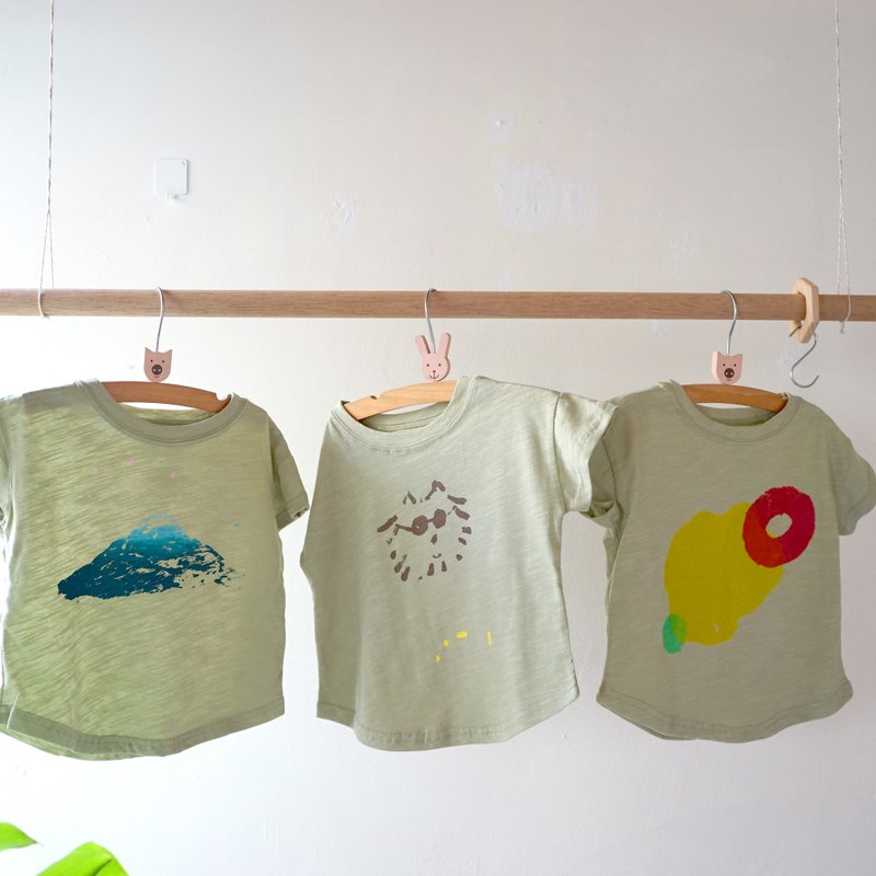 BABY&KIDS 眼镜小狗、一座山棱、彩色海 酪梨绿色夏日手工印花短 - 童装上衣 - 棉 绿色