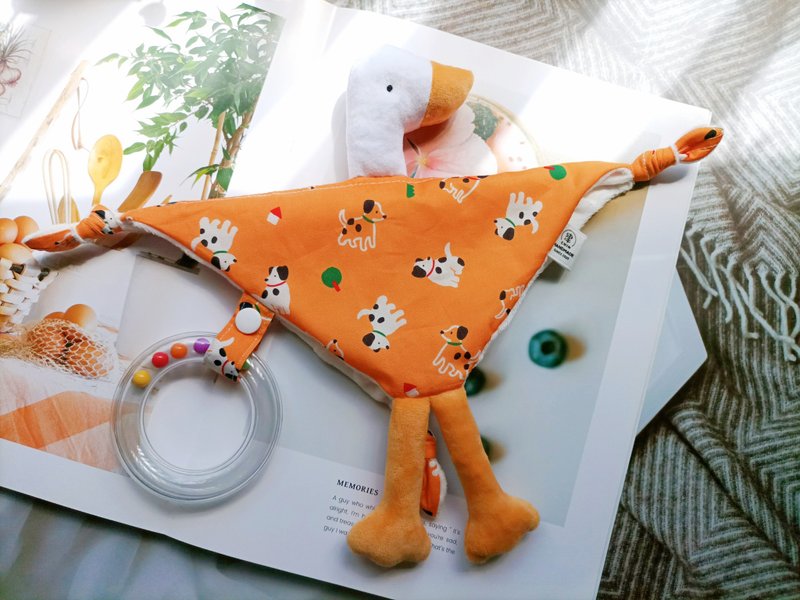 津Handmade 弥月礼盒2件组/鸭鸭安抚巾/围兜兜 - 玩具/玩偶 - 棉．麻 