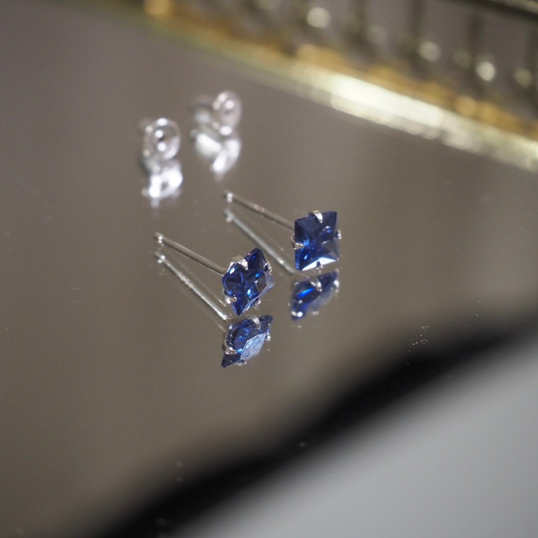 ll modo彩锆耳针 ll 5mm方形坦桑蓝色 925银耳针 / 一对 ER-00078 - 耳环/耳夹 - 纯银 紫色