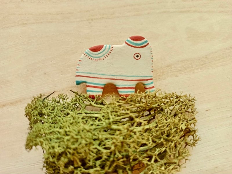 彩虹手绘扩香别针小白象/两色可选 - 胸针 - 陶 多色