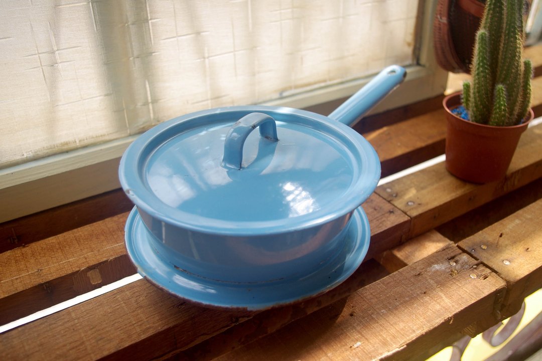 北欧杂货-早期珐琅片手锅-天空蓝-VINTAGE KOCKUMS OF SWEDEN ENAMELlong handle saucepan skyblue - 锅具/烤盘 - 珐琅 蓝色