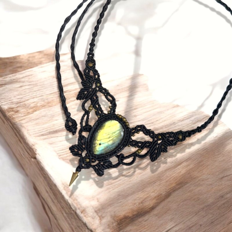 Crystoria Stone | Macrame | 南美蜡线 | 项链 | 黄光拉长石 - 项链 - 宝石 蓝色