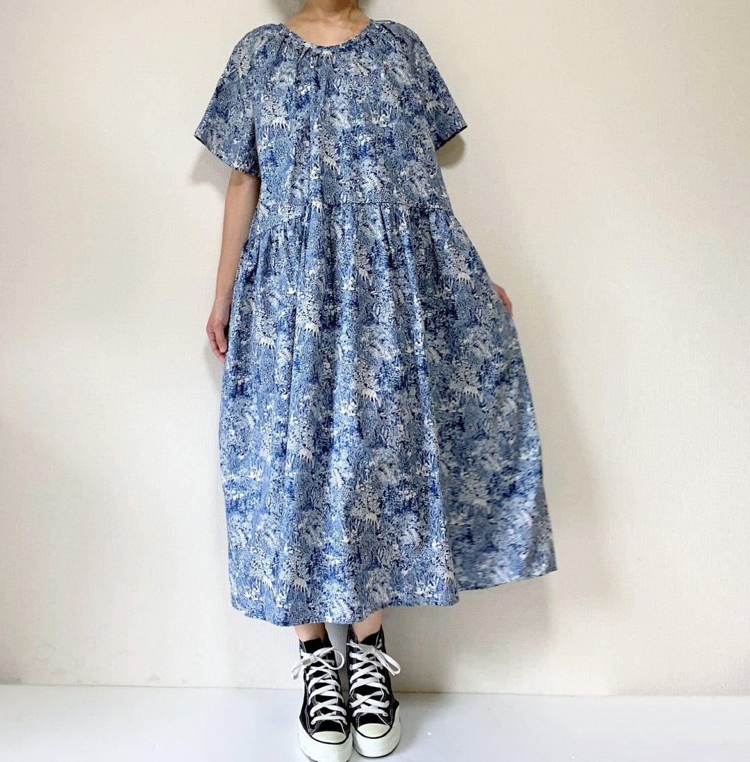 Deep woods pattern　 summer dress　 raglan short sleeves　Blue white - 洋装/连衣裙 - 棉 蓝色