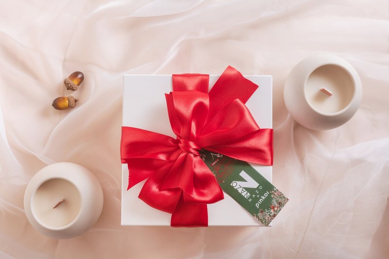 【圣诞礼盒】NAZO香氛按摩美肌蜡烛 Pinkoi独家-附木片烛台圣诞物 - 香水/香膏 - 瓷 白色