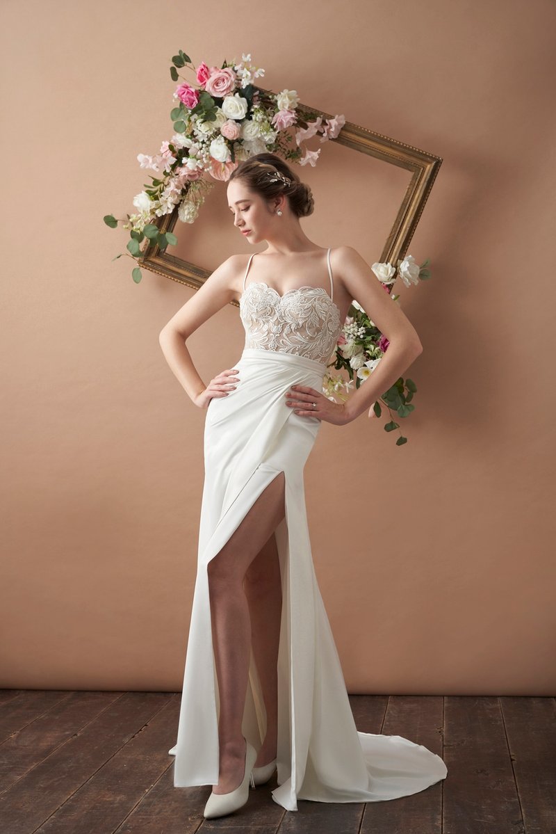 Quanna 细肩带蕾丝拼接开衩礼服 - 晚装/礼服 - 其他材质 白色