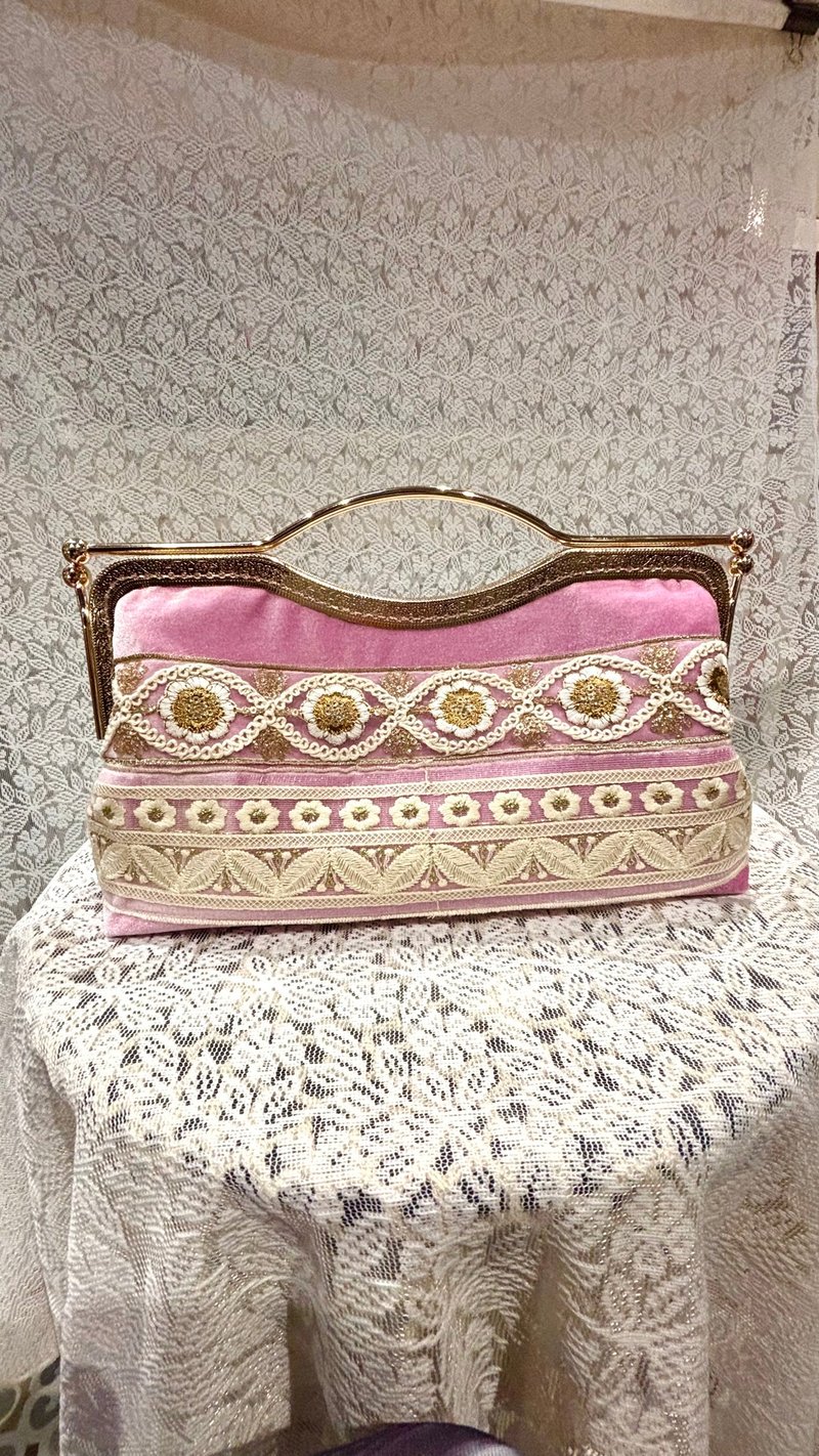 MBC 人手制 27cm 双扣口金 丝绒双刺绣带 粉紫色 - 侧背包/斜挎包 - 棉．麻 紫色