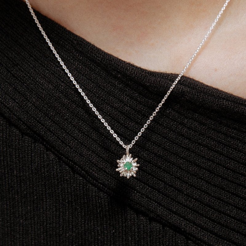 Small Daisy Necklace 小雏菊祖母绿宝石纯银项链 优雅花花项链 - 项链 - 纯银 银色