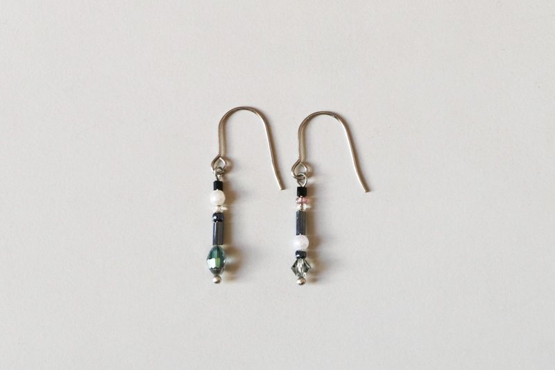 黎明破晓前 _ 手作耳环 - 耳环/耳夹 - 塑料 黑色